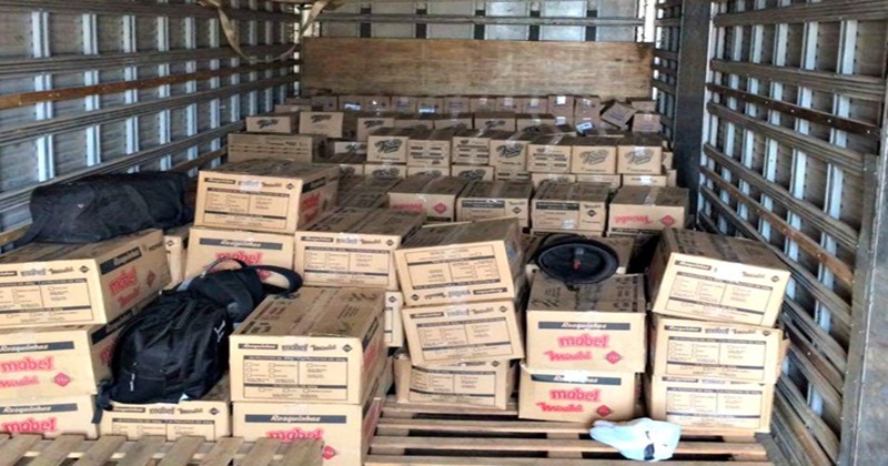 PRF apreende 9 mil pacotes de biscoitos no Acre