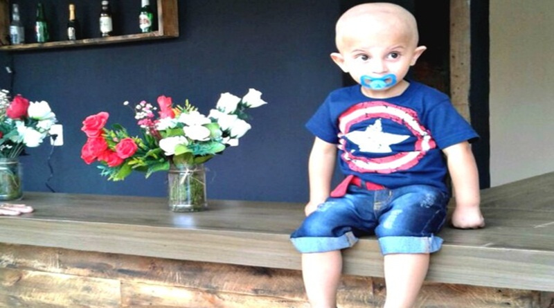 Família faz rifa para tratamento de criança com câncer