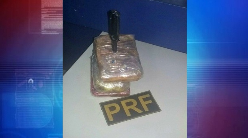 Mulher é presa com 3 Kg de cocaína dentro de ônibus em rodovia