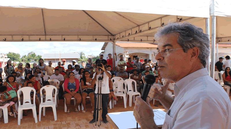 Jorge Viana acompanha entrega de investimentos em Tarauacá