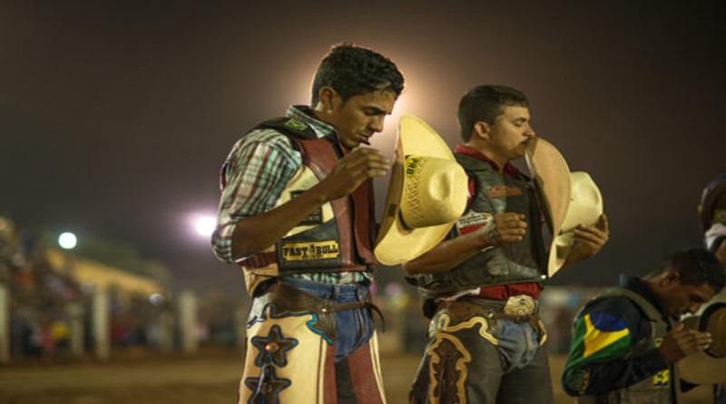 População prestigia abertura oficial do rodeio na Expoacre