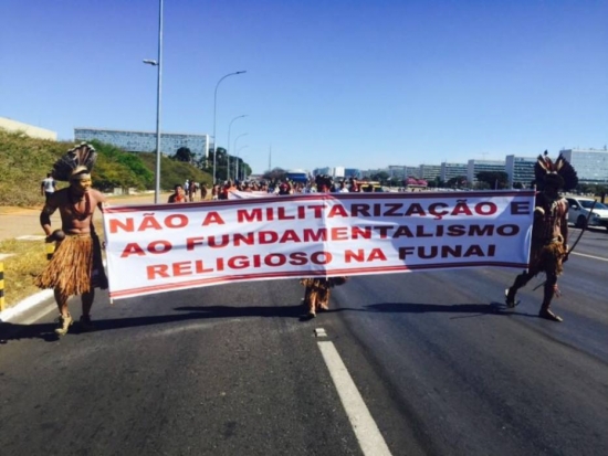 Indígenas protestam contra general evangélico na Funai