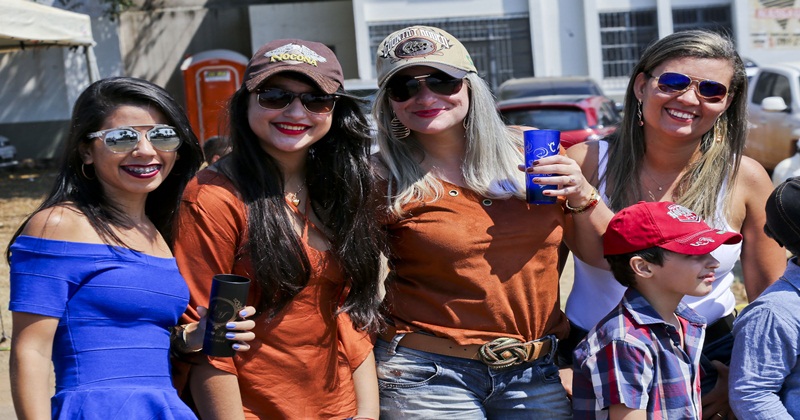 Cavalgada marca abertura da Expoacre 2016