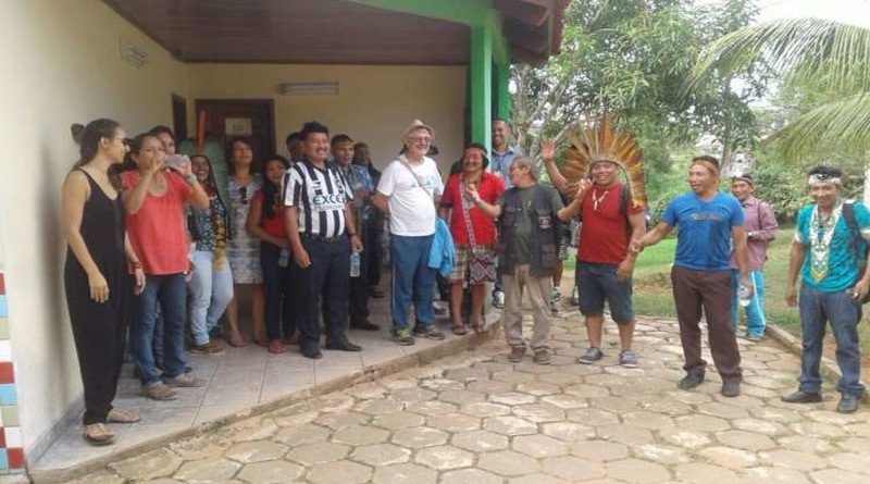 Indígenas invadem sede da Funai no AC e protestam contra intervenção nacional de Temer
