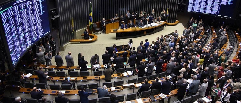 Favoritos na Câmara têm pendências judiciais