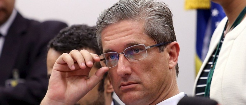 Cunha abandonado: aliados agora negam ligação com o deputado