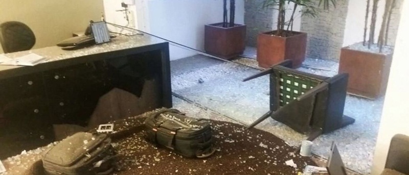 Advogado tem dedos decepados após receber correspondência explosiva