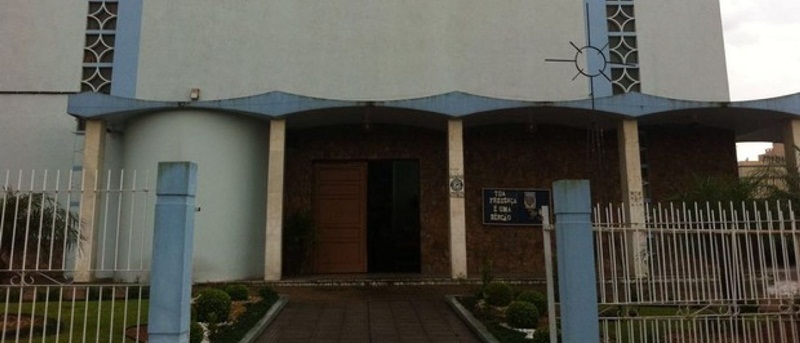 Homem agride padre e rouba igreja em RS