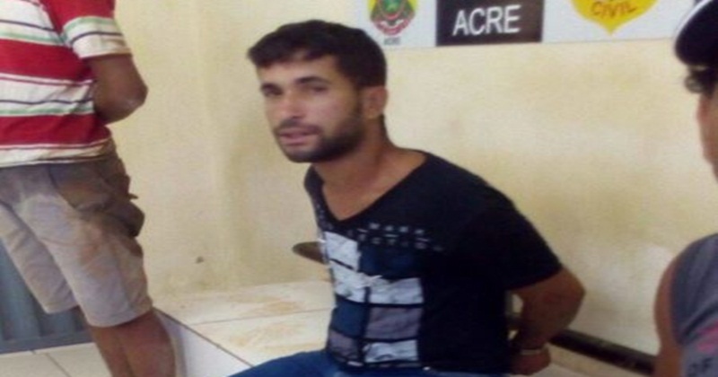 Homem é preso com 16 trouxinhas de cocaína