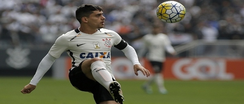 Fagner espera pressão da torcida e quer tranquilidade dos companheiros