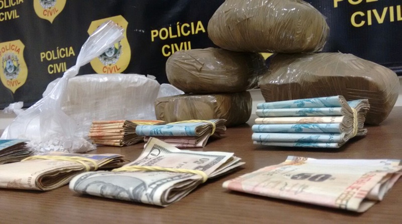 Polícia Civil apreende mais de seis quilos de droga e moeda internacional