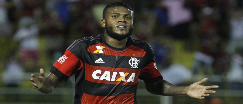 Cirino não tem lesão, mas será poupado contra o Atlético-PR