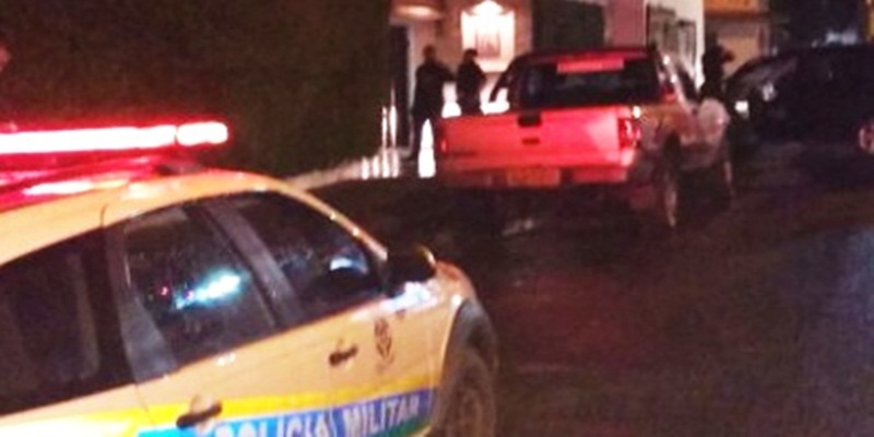 Comerciante tenta matar esposa e filho e leva tiro de 12 ao atacar policial em RO