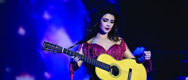 Paula Fernandes fica irritada ao ser chamada de antipática