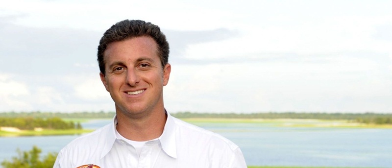 Vaiado, Luciano Huck atribui reação da torcida à crise no Brasil