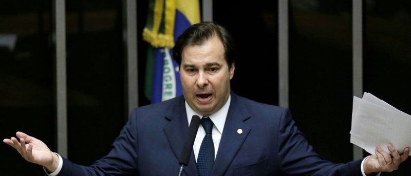 Maia sinaliza que quer pautar cassação de Cunha após impeachment