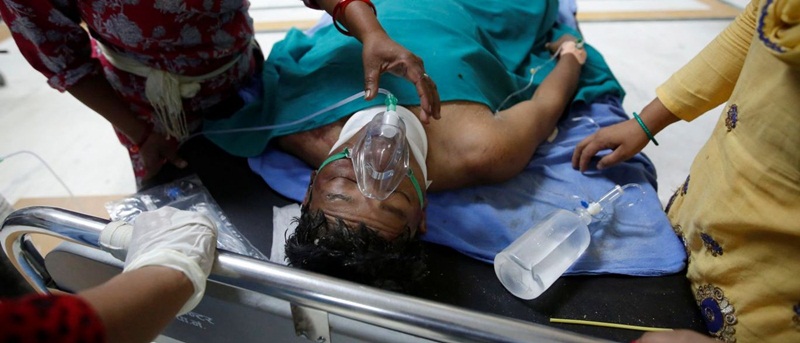 Ônibus cai em rio e 21 pessoas morrem no Nepal