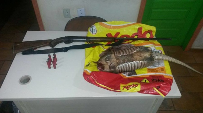 Polícia prende homem com arma de fogo acusado de matar tatu