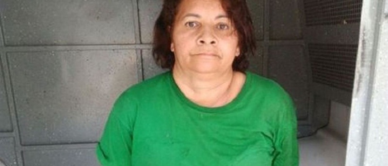 Mulher surta em creche e esfaqueia duas crianças