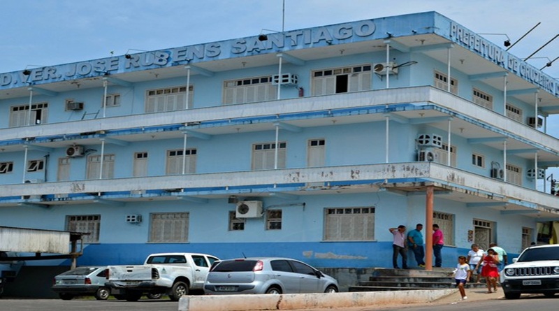 Comissionados de Cruzeiro do Sul estão sem salário há três meses