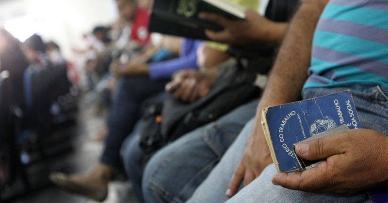 Desemprego fica em 11,8% em outubro