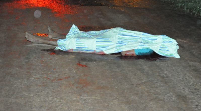 Moradores escutam barulho e encontram homem executado a tiros