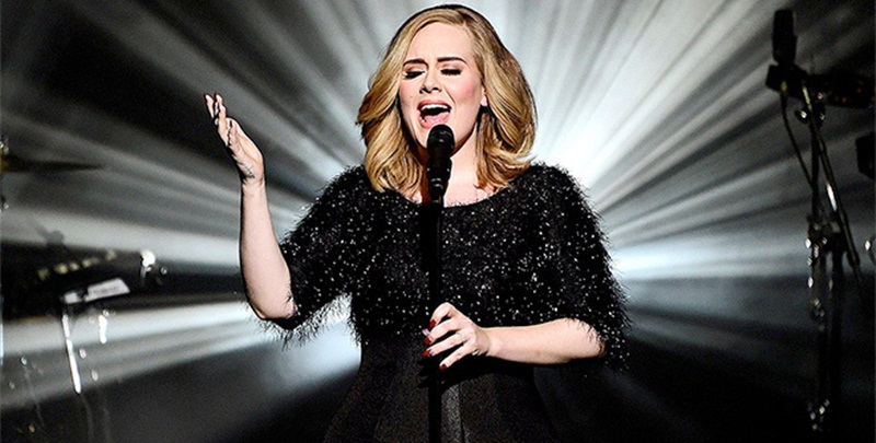 Adele é anunciada como mais uma atração do Grammy 2017