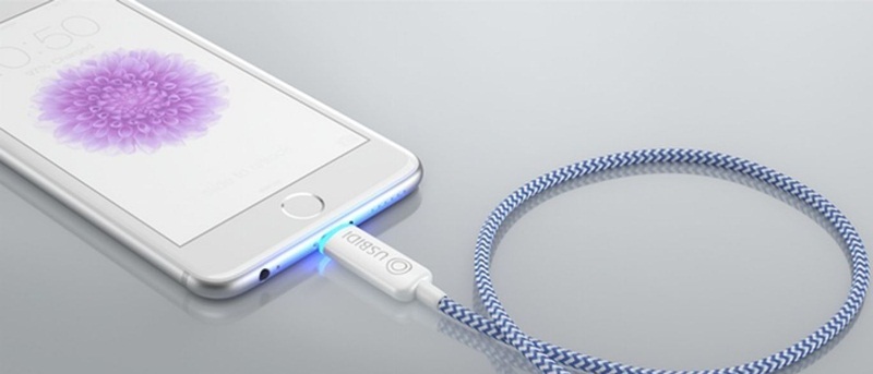 Será que é aconselhável carregar o celular no notebook?