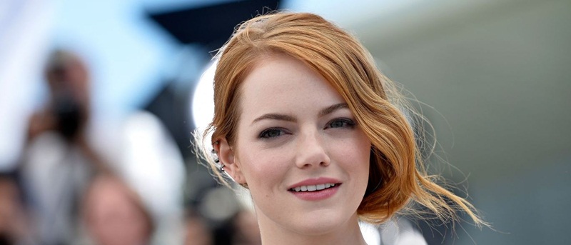 Emma Stone revela que não perdeu o hábito de infância de chupar o dedo