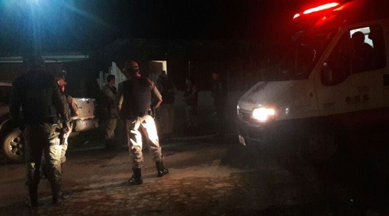 Homem sofre tentativa de homicídio, após flagrar sua esposa com um amante dentro de casa em Cruzeiro do Sul