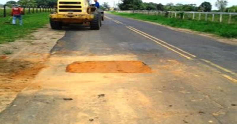 Rodovia AC-405 recebe serviços de manutenção