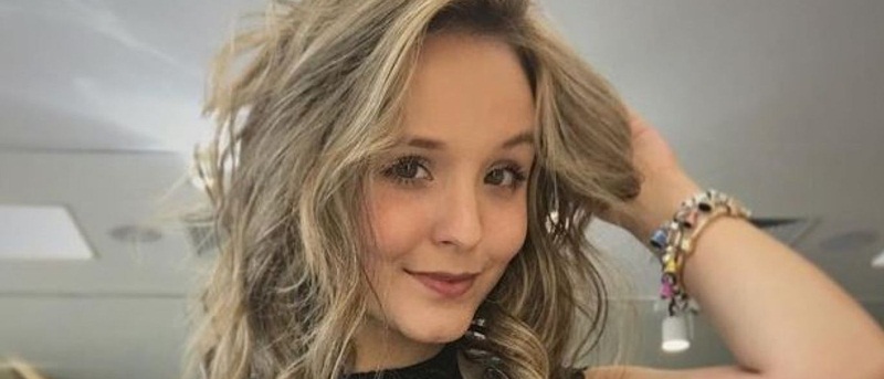 Larissa Manoela fala sobre novos filmes e polêmica com a mãe