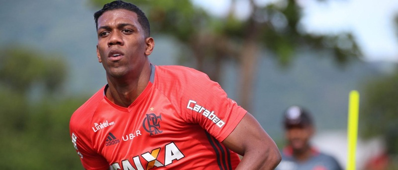 Flamengo tenta agilizar documentação para estrear Berrío