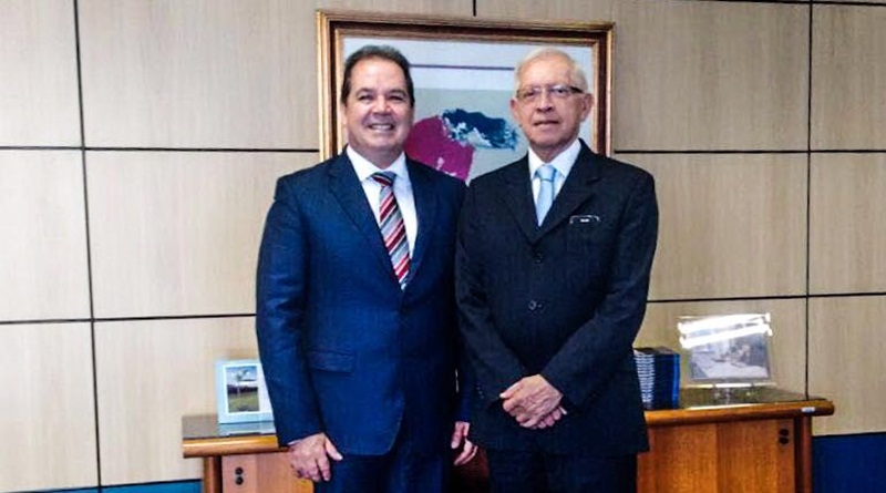 Tião Viana busca avanços na internet do Acre com presidente da Anatel