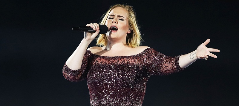 Adele ameaça deixar de fazer turnês após 15 meses na estrada