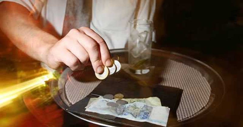 Temer sanciona lei que regulamenta a gorjeta