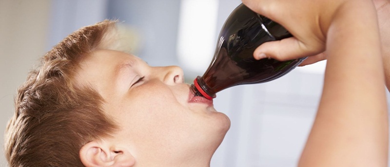 Doces e refrigerantes em excesso podem causar hiperatividade infantil