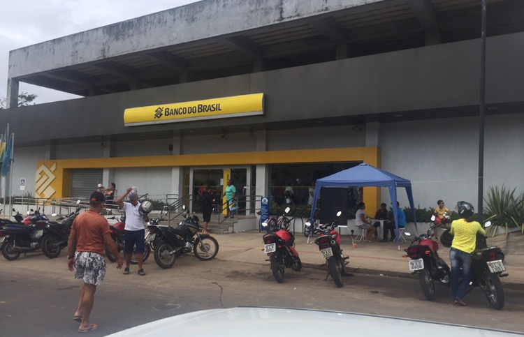 Sem dinheiro nos terminais de auto-atendimento, BB de Cruzeiro do Sul revolta clientes
