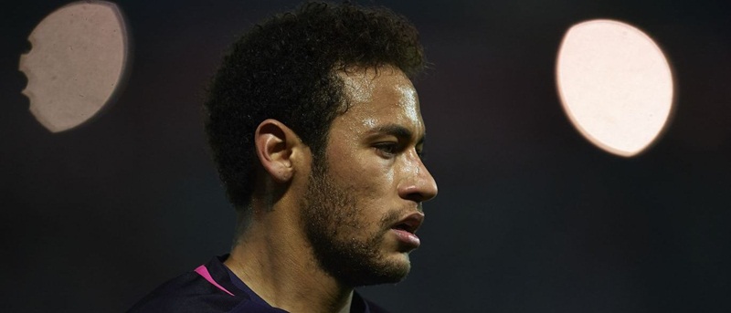 Neymar pega suspensão e está fora do clássico contra o Real Madrid