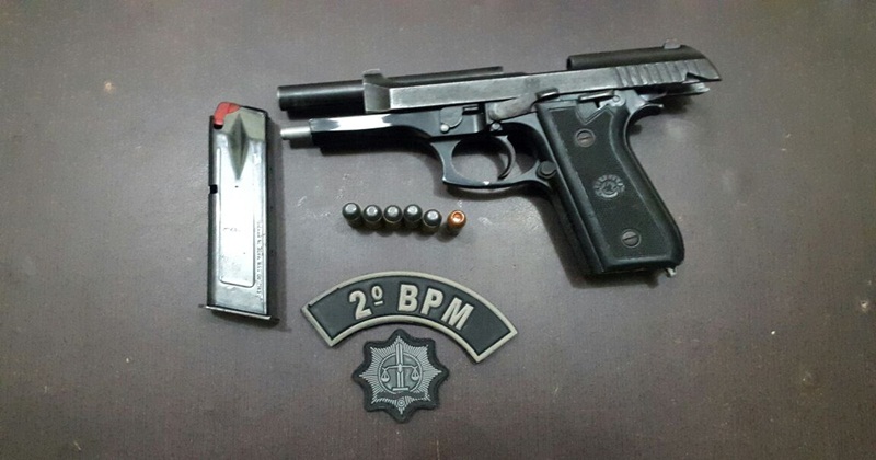 Pistola .40 é apreendida com bandidos
