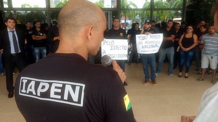 Agentes penitenciários protestam contra reforma da Previdência
