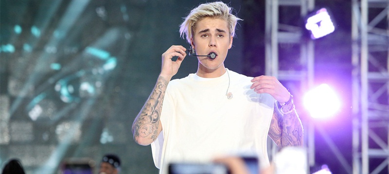 Fãs pedem a Justin Bieber para cancelar turnê após ataque na saída do show de Ariana Grande