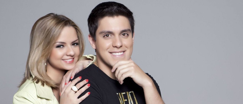 Maria Cecilia e Rodolfo mostram fotos do filho recém-nascido