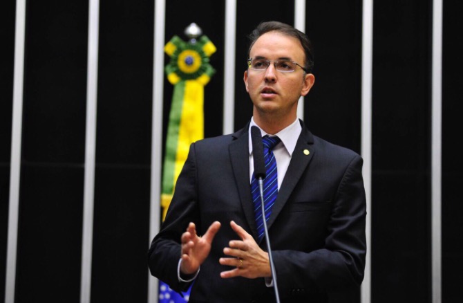 Brasil corre risco de perder cooperação financeira”, alerta Leo de Brito