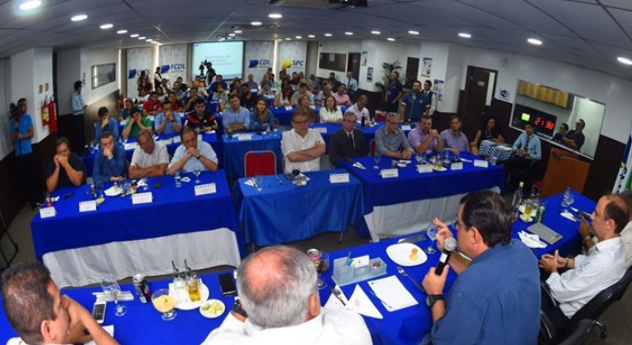 Amazonas – Eduardo Braga reafirma que vai reduzir impostos, em reunião com empresários