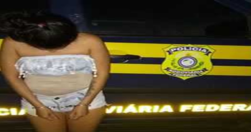 Mulher cai com drogas em barreira da PRF
