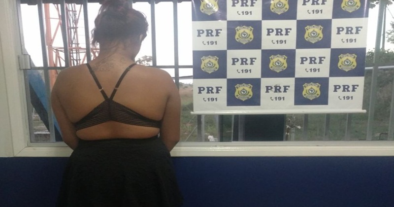 Adolescente é apreendida com cocaína em mala