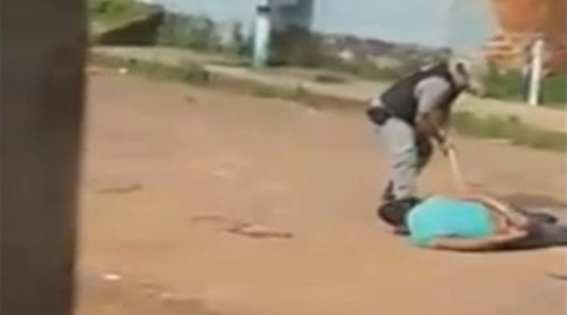 Policiais que foram filmados agredido homens recebem Habeas Corpus e São liberados