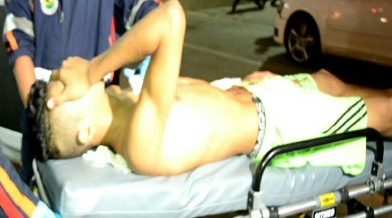 Adolescente desfere duas facadas no namorado após discussão por ciúmes