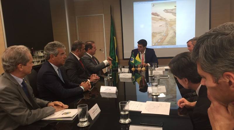 Acre pode sofrer com nova seca do rio Madeira. Obras da ponte estão paralisadas.